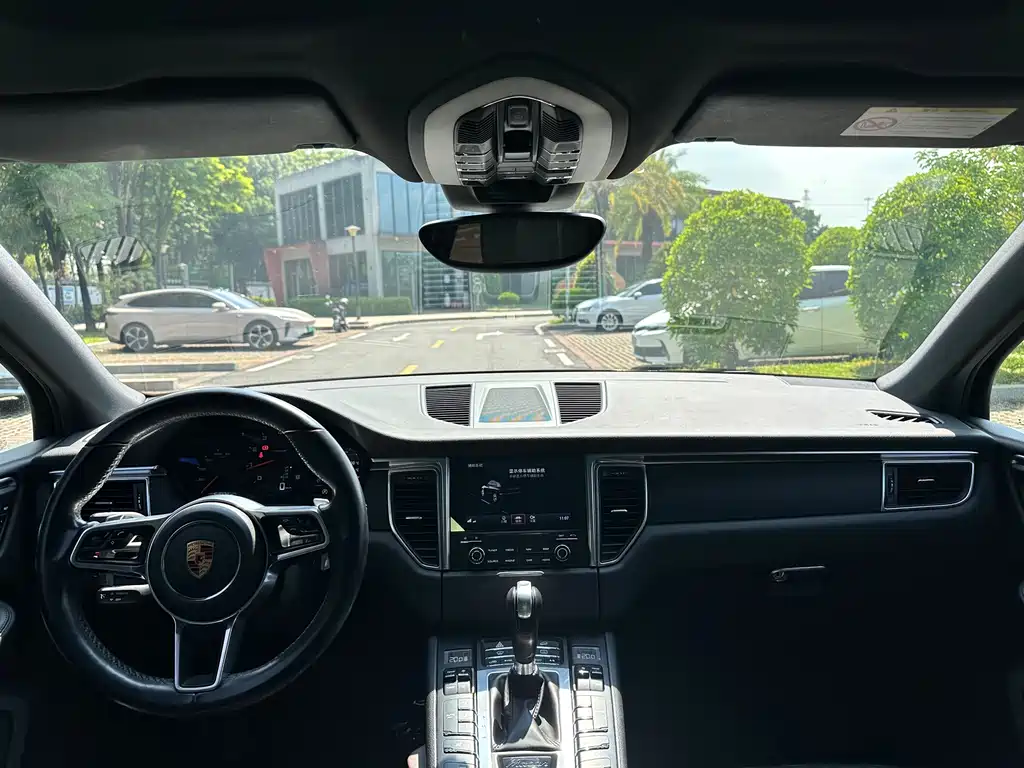 Porsche Macan — миниатюра 19