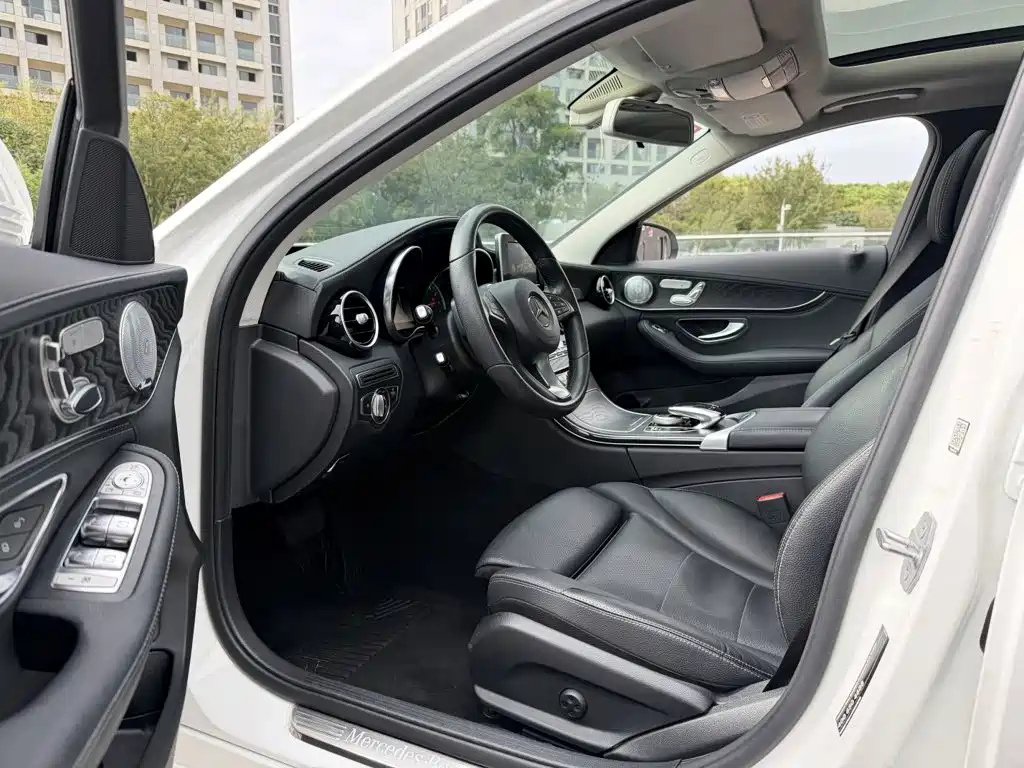 Mercedes-Benz C-Class — миниатюра 12