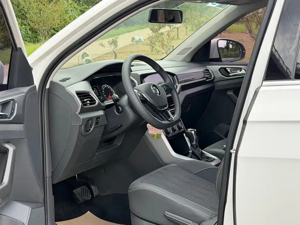 Volkswagen T-Cross — миниатюра 7