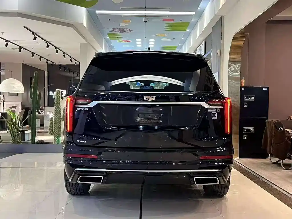 Cadillac XT6 2021 28T мест
