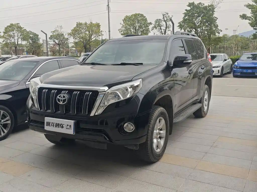 TOYOTA PRADO