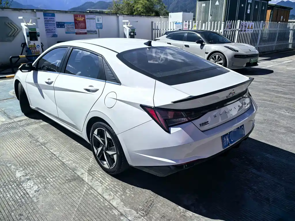 Hyundai Elantra — миниатюра 11