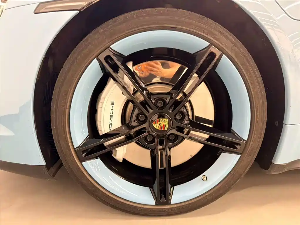 Porsche Taycan — миниатюра 11