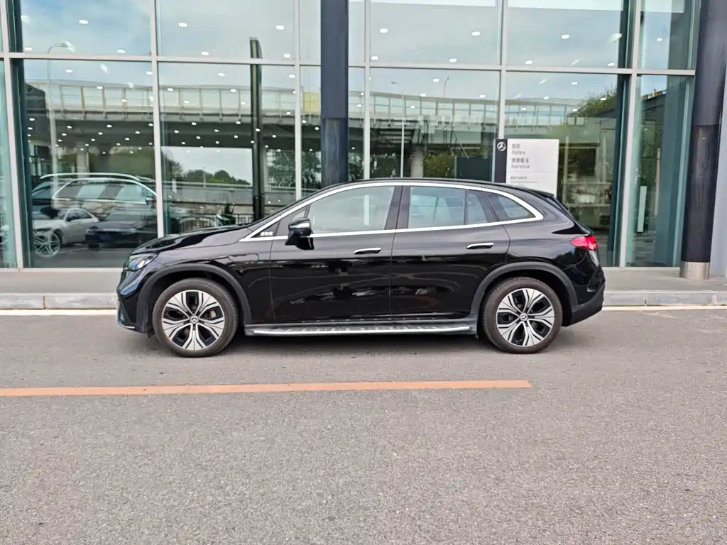 Mercedes-Benz EQE SUV — миниатюра 2