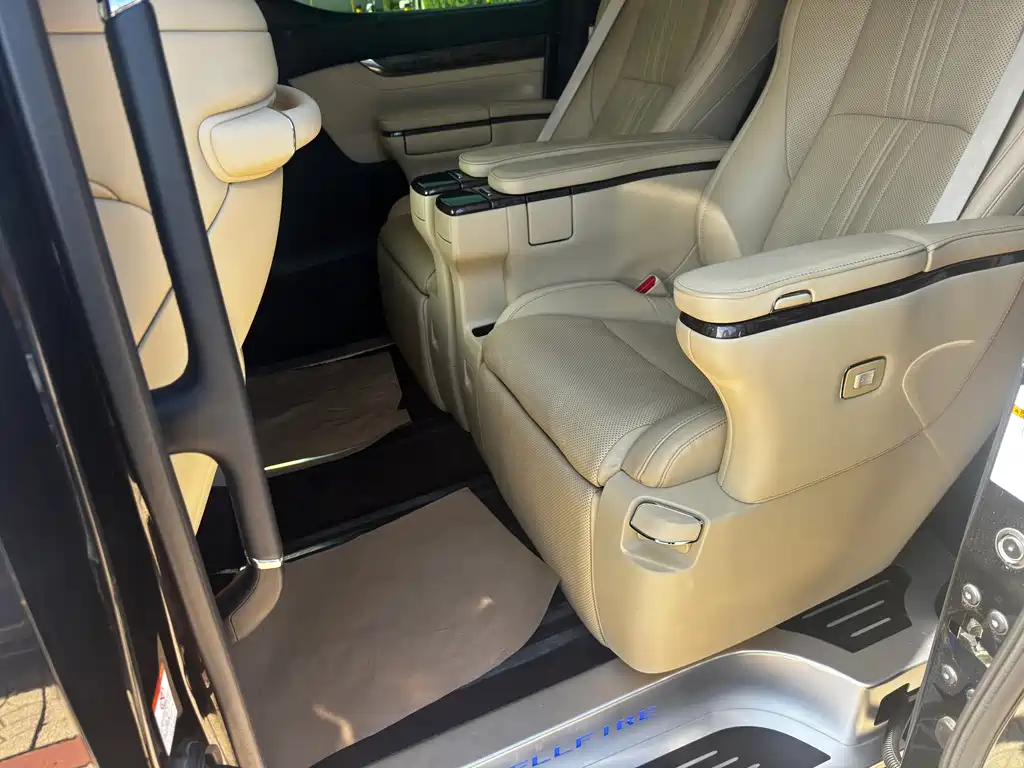 Toyota Vellfire — миниатюра 19