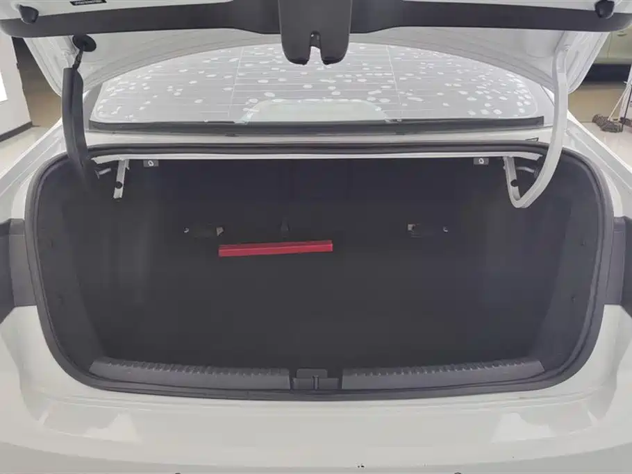 Volkswagen Sagitar 2018 1.6L AT Comfort