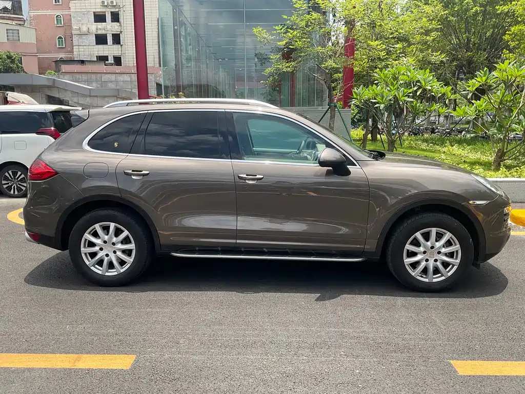 Porsche Cayenne — миниатюра 4