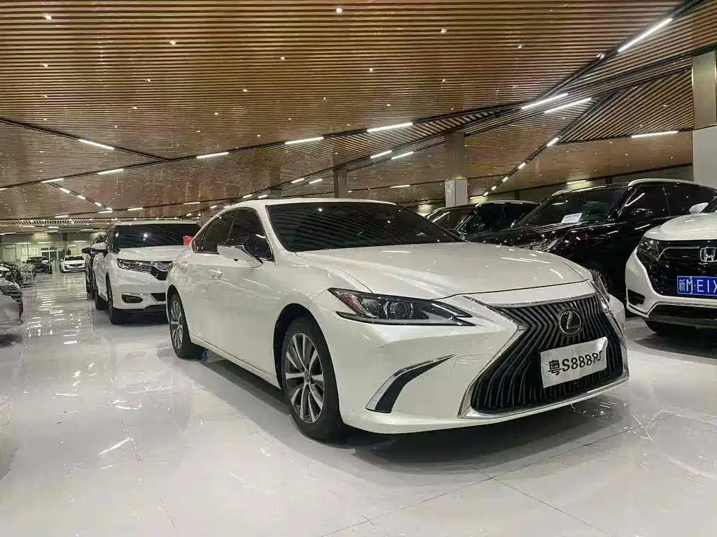 LEXUS  ES
