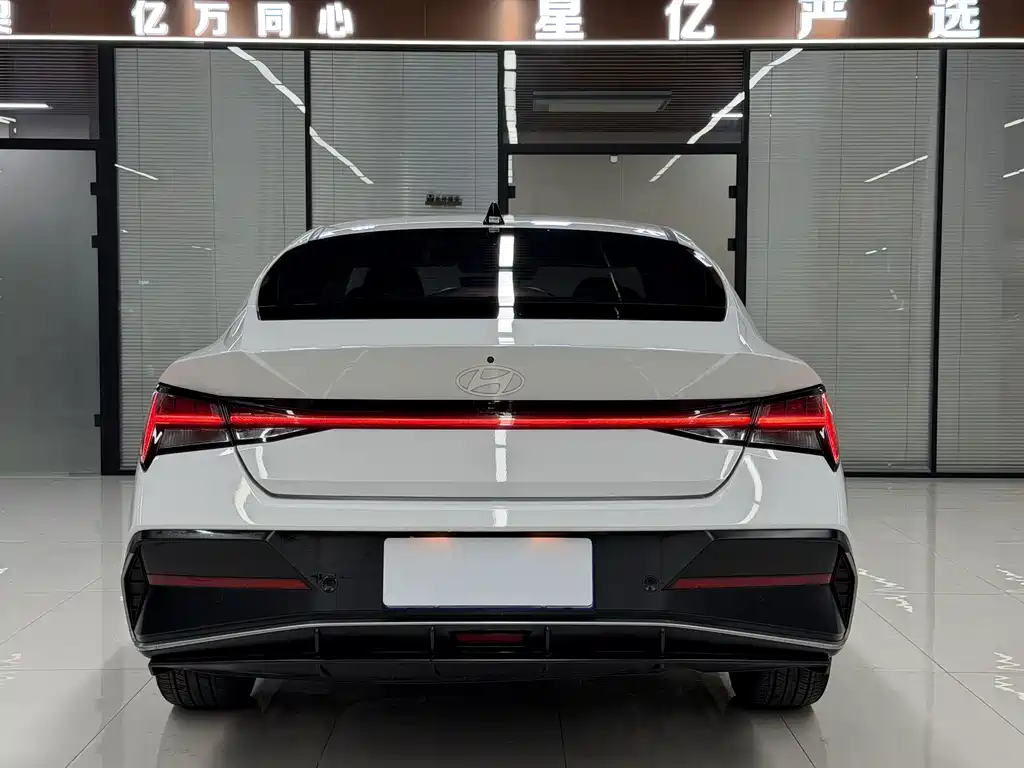 Hyundai Elantra — миниатюра 20