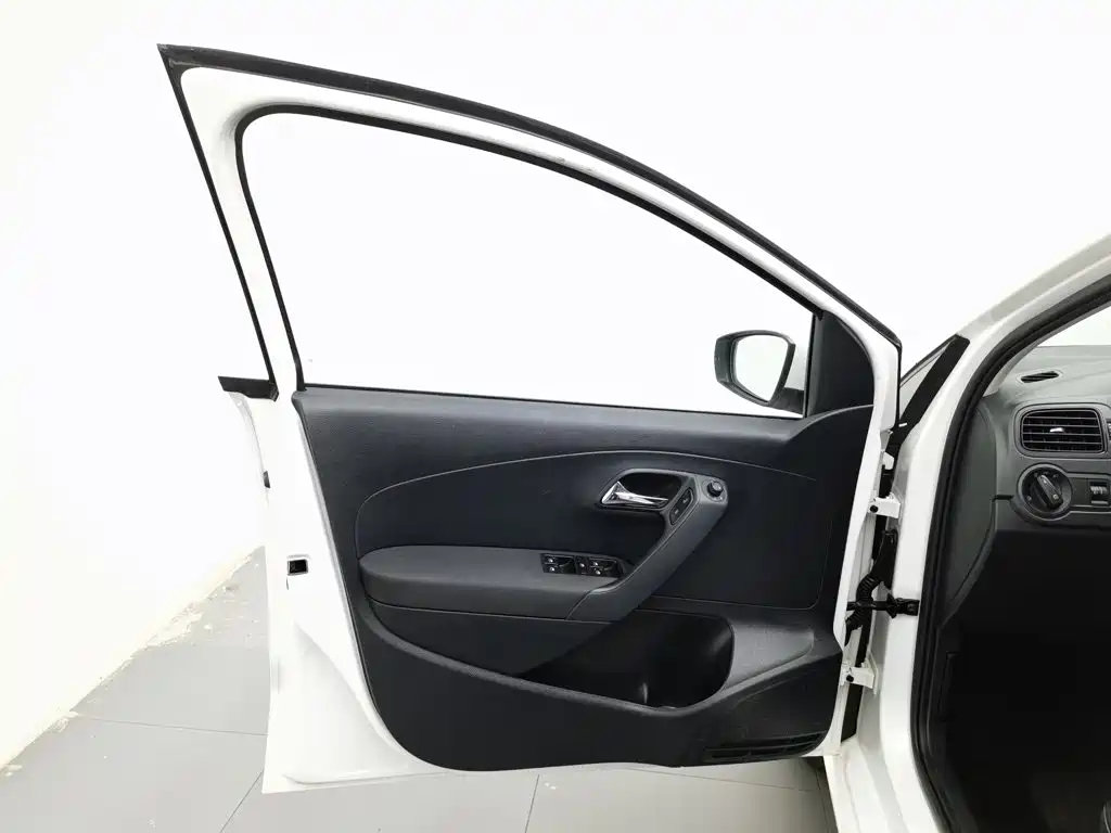 Volkswagen Polo — миниатюра 8