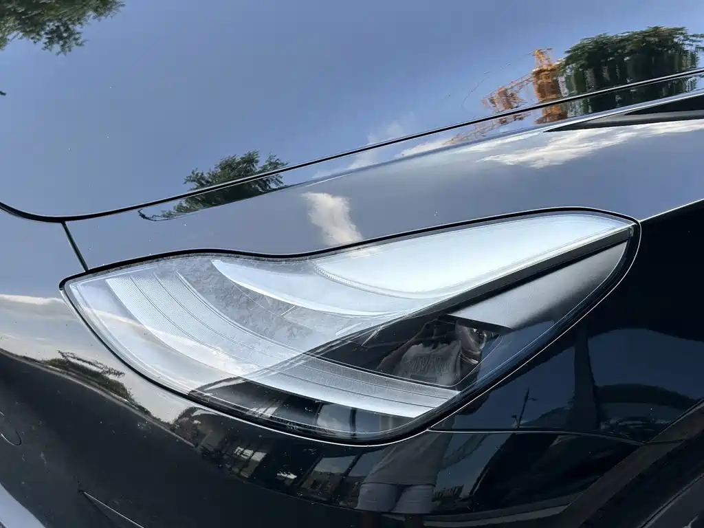 Tesla Model 3 — миниатюра 15