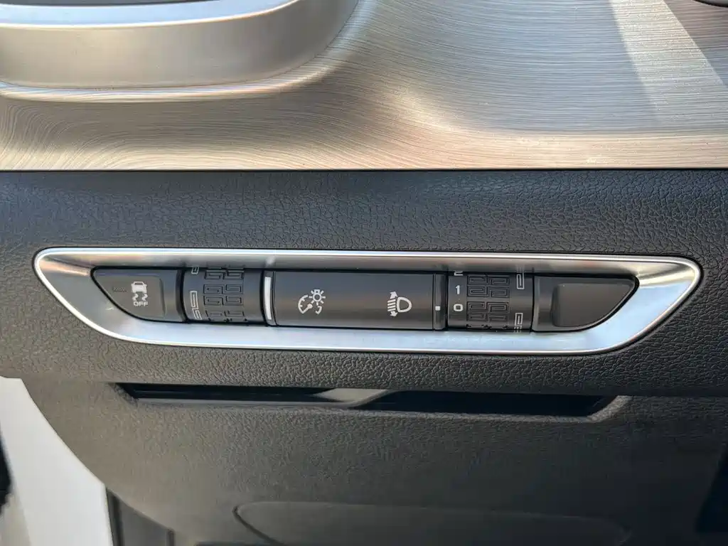 Geely Binyue — миниатюра 14