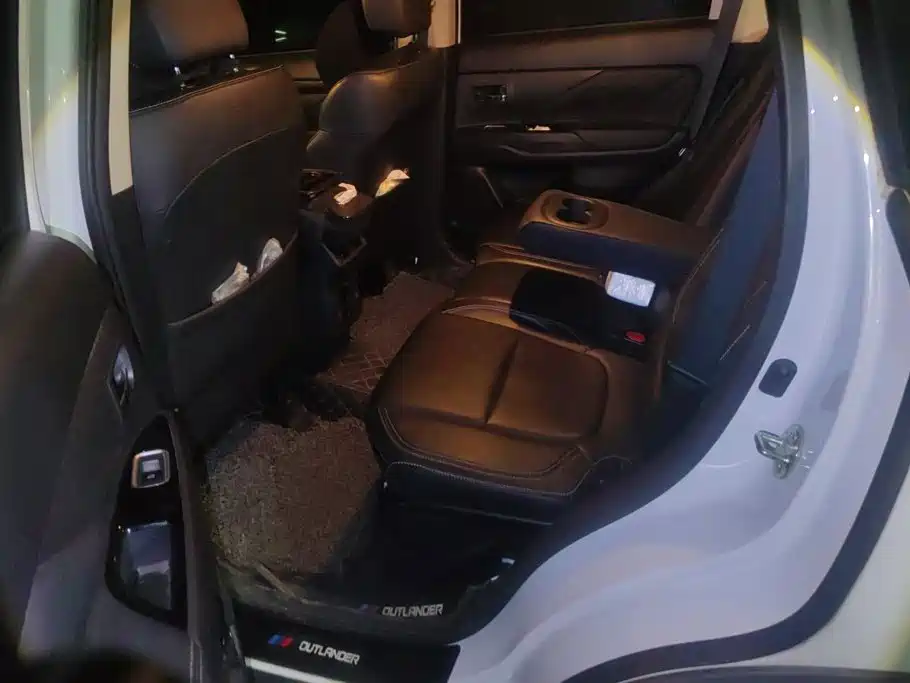 Mitsubishi Outlander — миниатюра 11