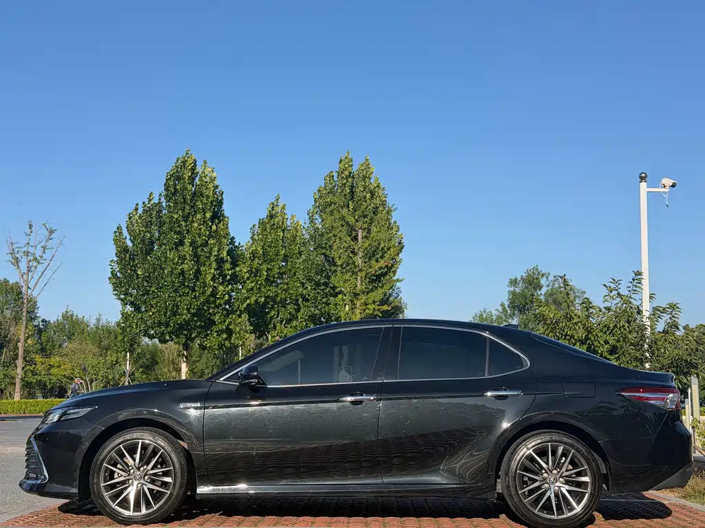 Toyota Camry — миниатюра 3