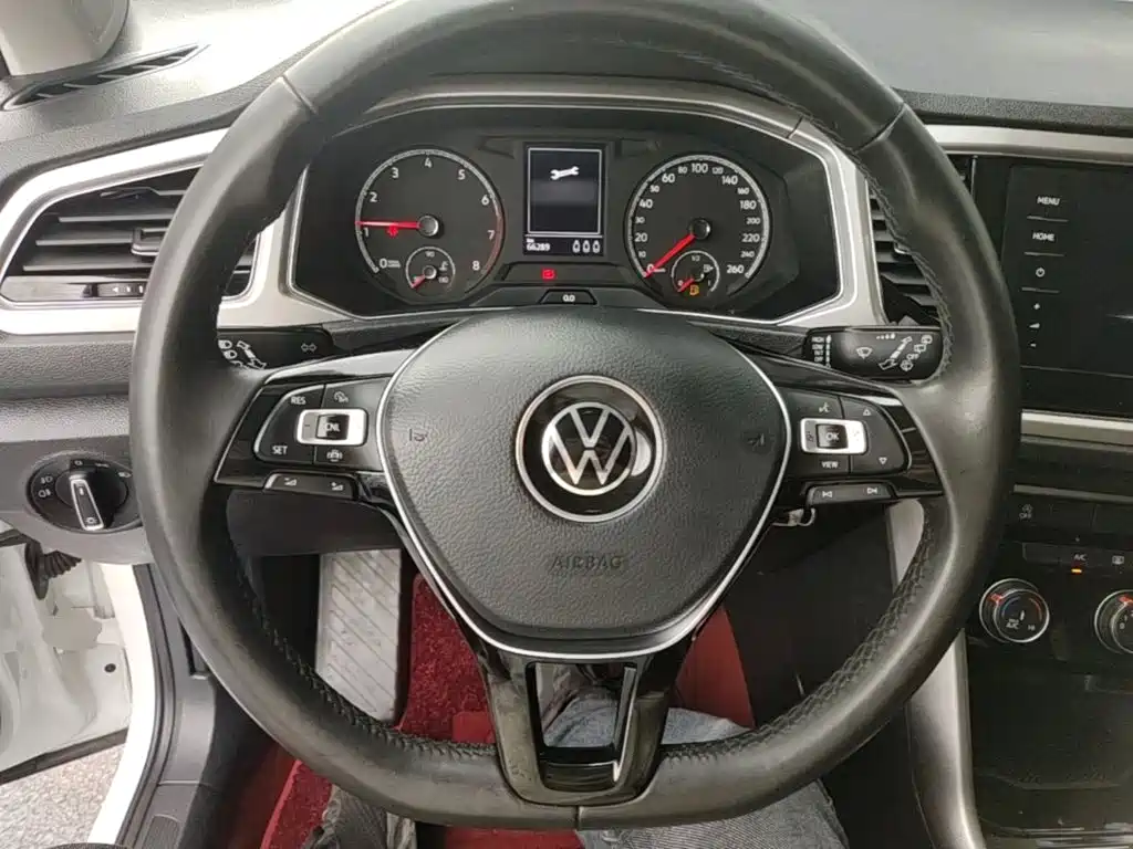 Volkswagen T-Roc — миниатюра 11