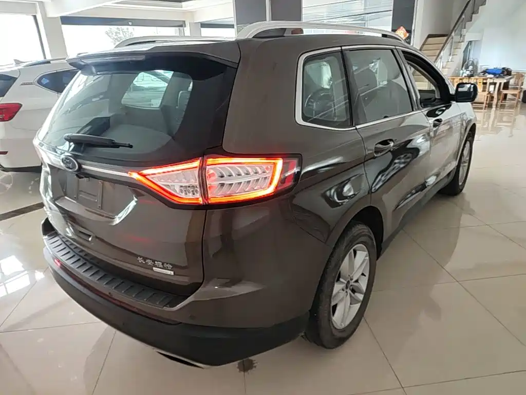 Ford Edge — миниатюра 7