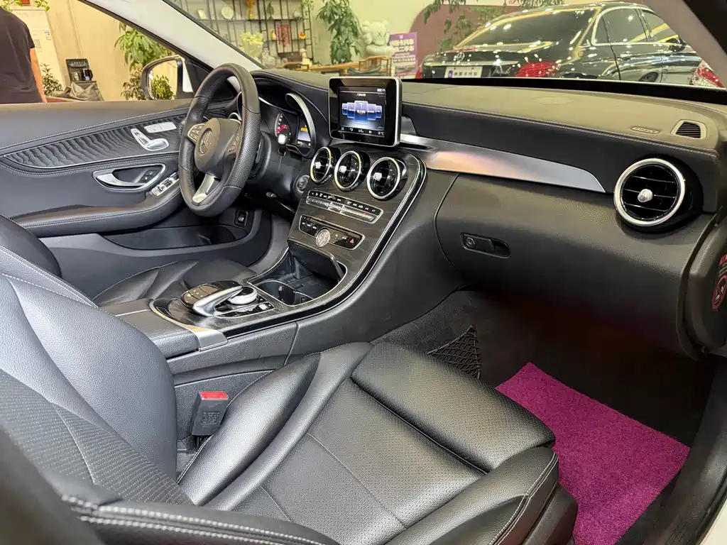 Mercedes-Benz C-Class — миниатюра 12