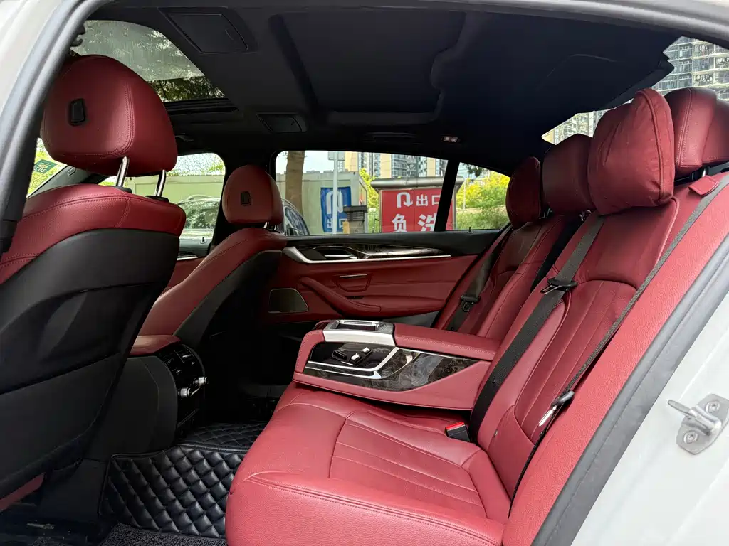 BMW 5 Series — миниатюра 9
