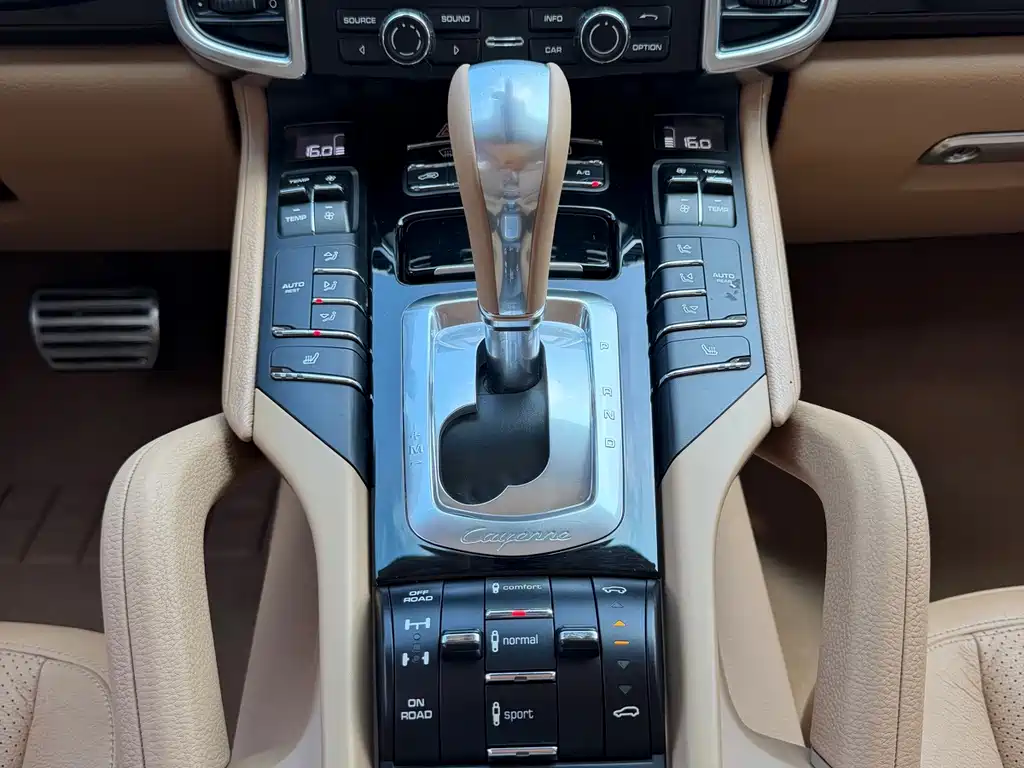 Porsche Cayenne — миниатюра 22
