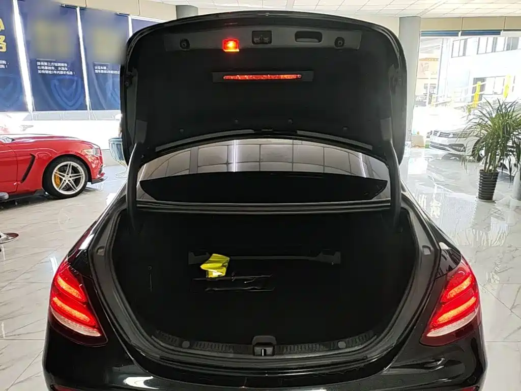 Mercedes-Benz E-Class — миниатюра 19