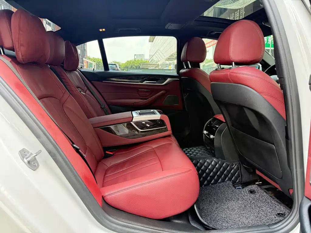 BMW 5 Series — миниатюра 12