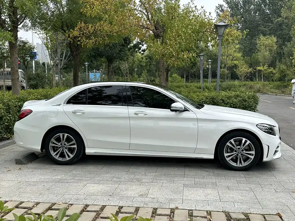Mercedes-Benz C-Class — миниатюра 7