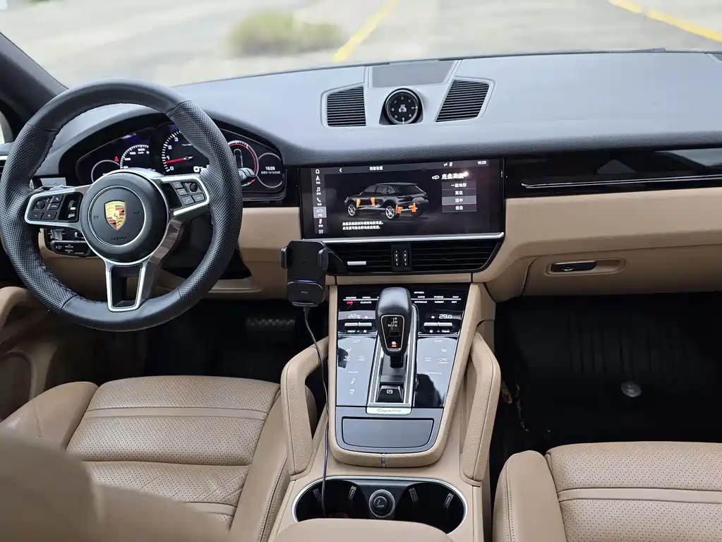 Porsche Cayenne — миниатюра 9