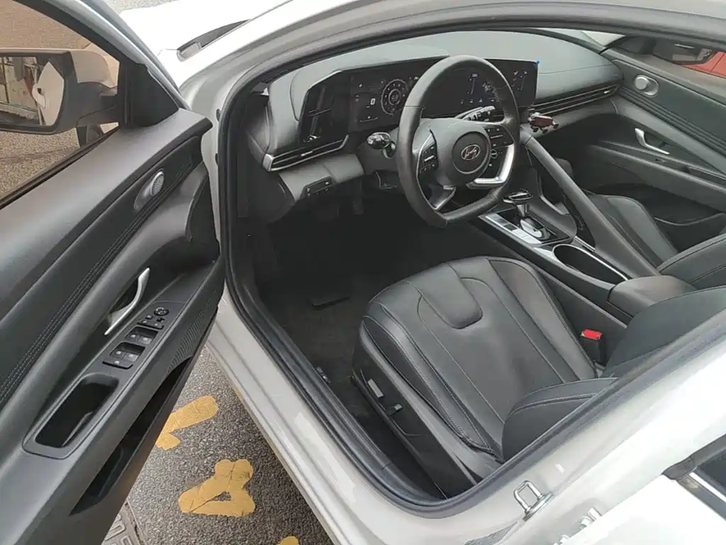Hyundai Elantra — миниатюра 16