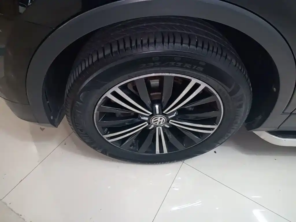 Volkswagen Tiguan L — миниатюра 23