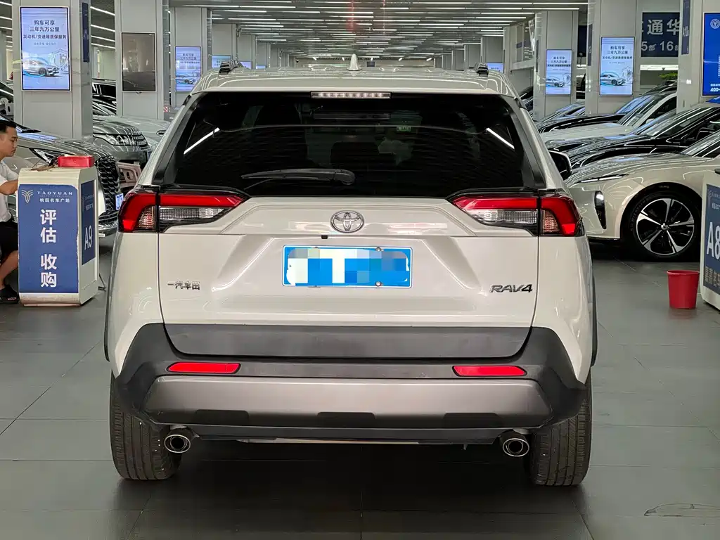 Toyota RAV4 — миниатюра 12