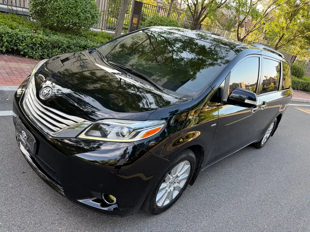 Toyota Sienna — миниатюра 3