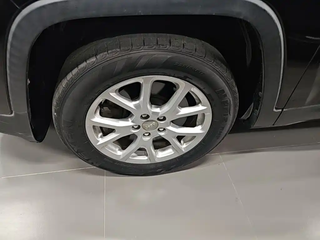 Jeep Cherokee — миниатюра 23