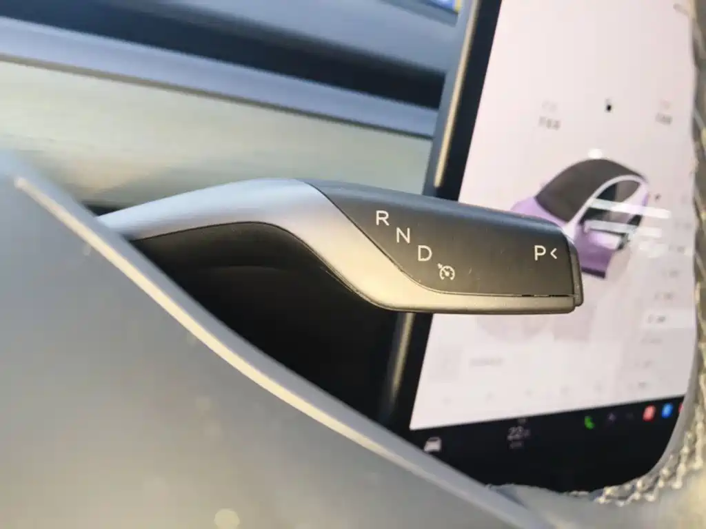 Tesla Model Y — миниатюра 14