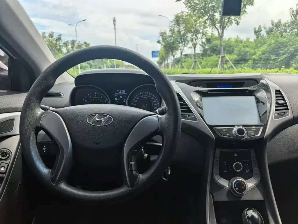 Hyundai Elantra Langdong — миниатюра 9