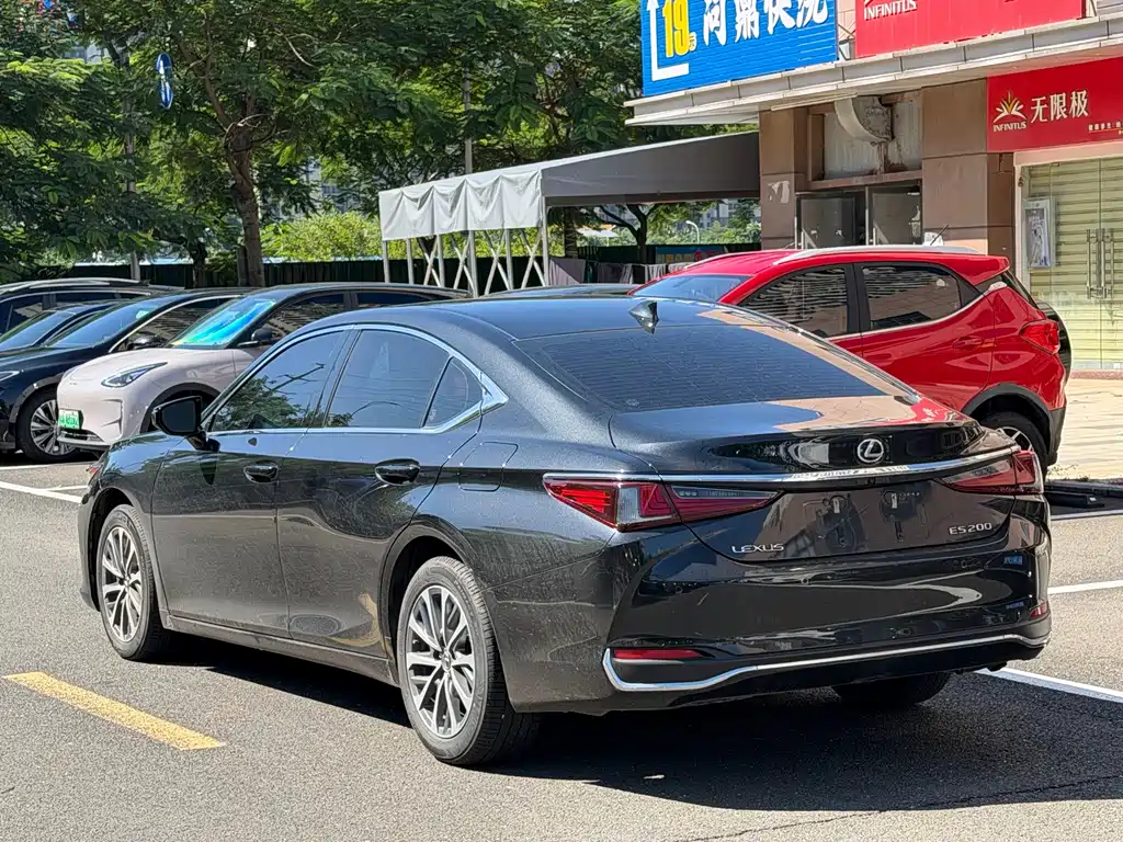 Lexus ES — миниатюра 6
