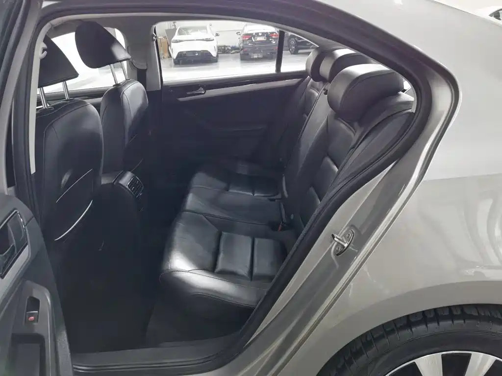Volkswagen Sagitar — миниатюра 15