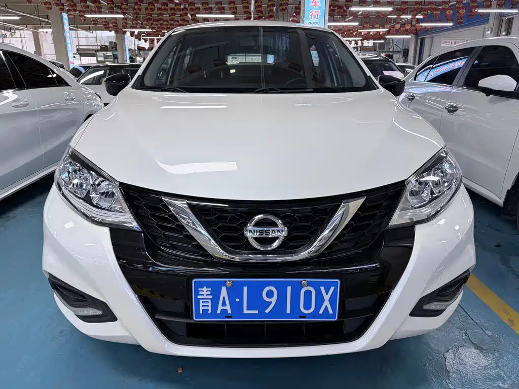 Nissan Tiida — миниатюра 2