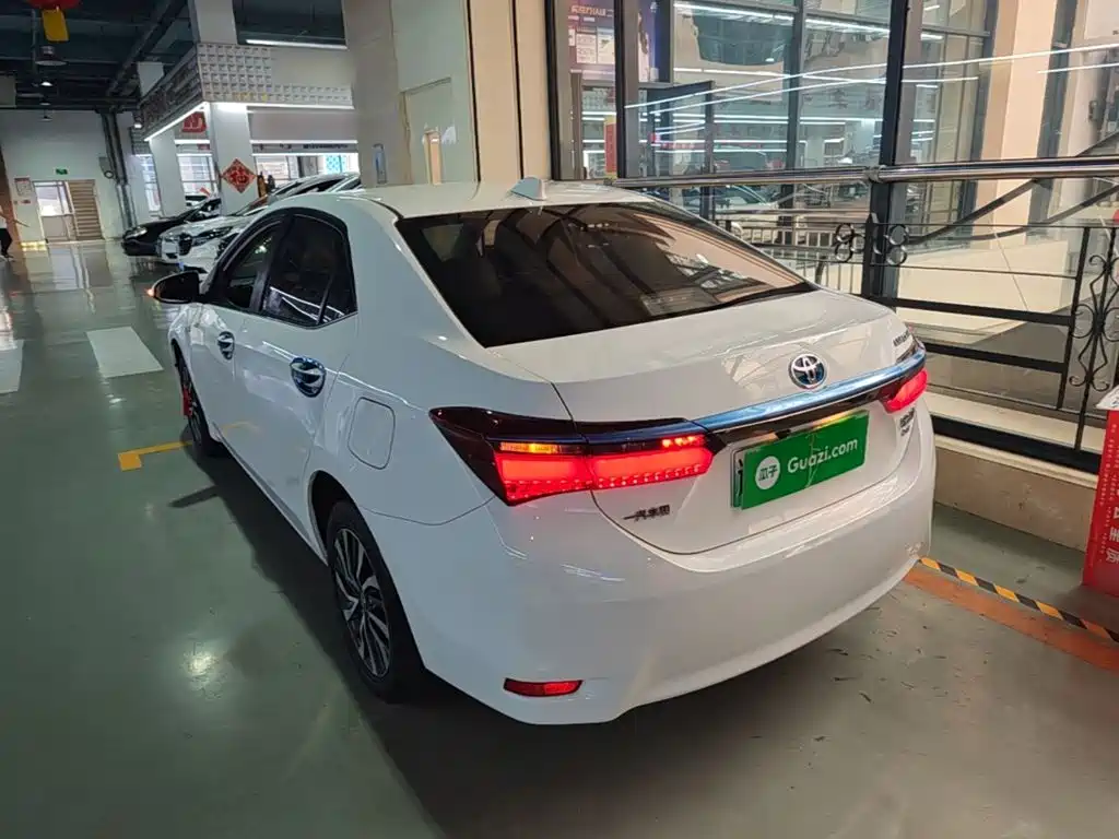 Toyota Corolla Hybrid — миниатюра 5