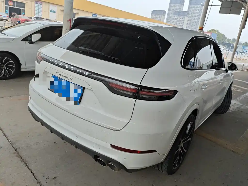 Porsche Cayenne — миниатюра 4