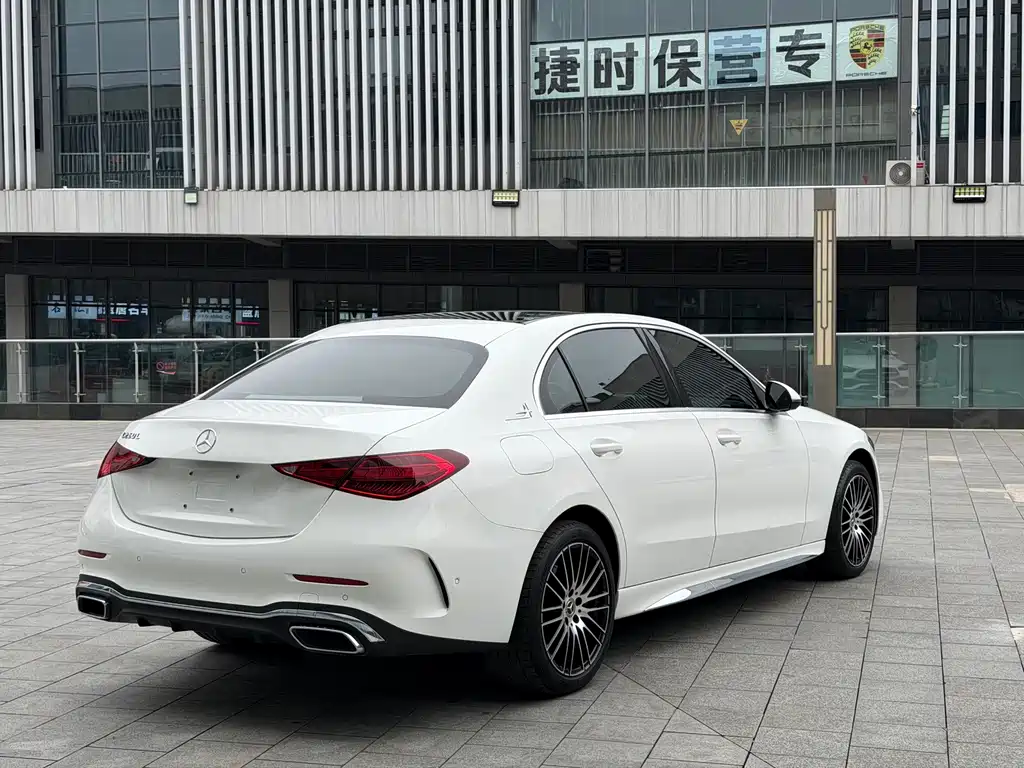 Mercedes-Benz C-Class — миниатюра 12