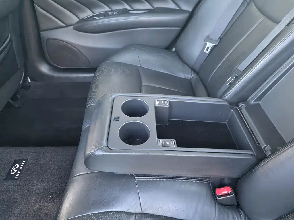 Infiniti M — миниатюра 8