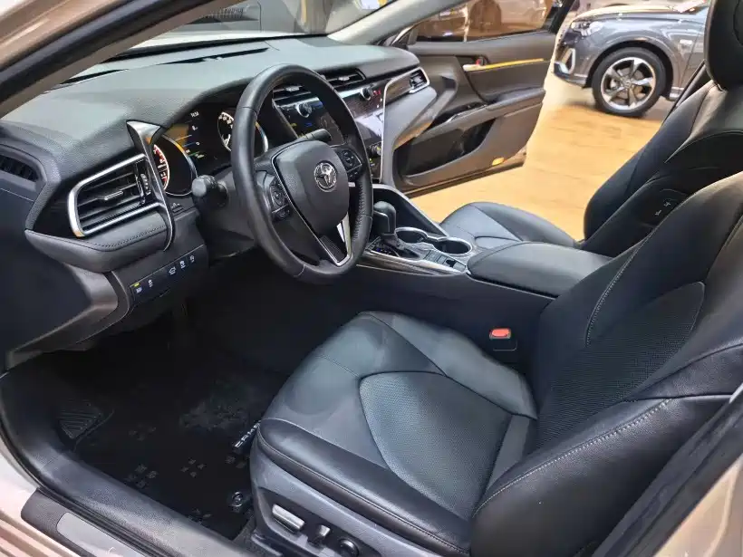 Toyota Camry — миниатюра 4