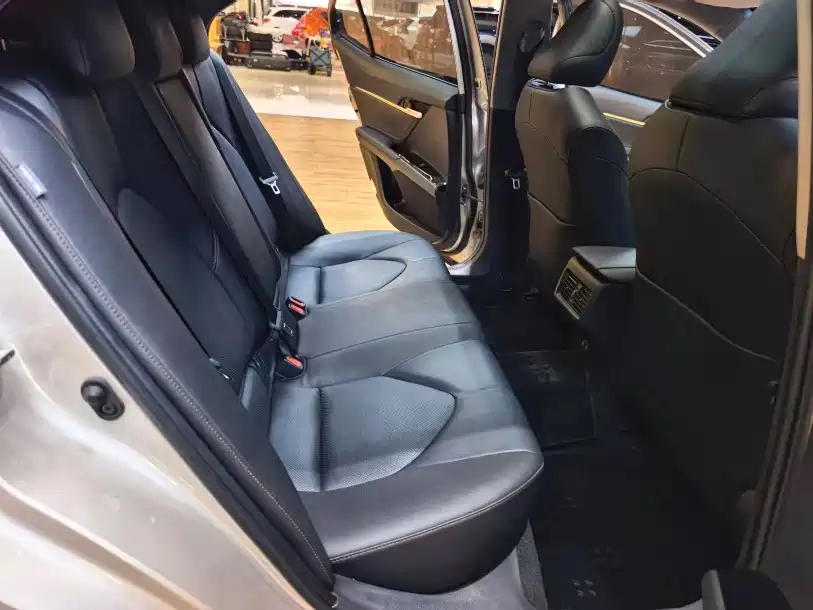 Toyota Camry — миниатюра 7