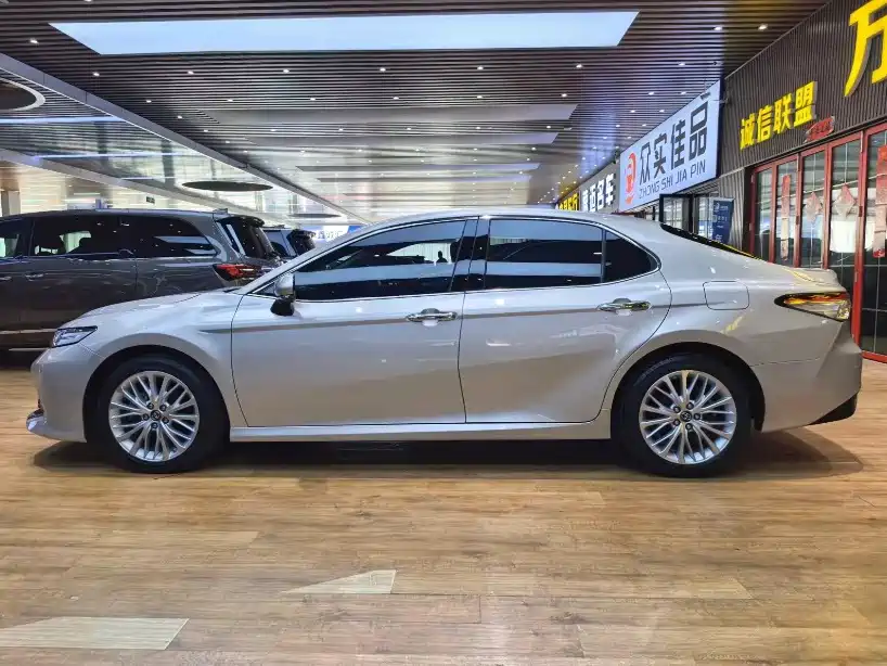 Toyota Camry — миниатюра 16