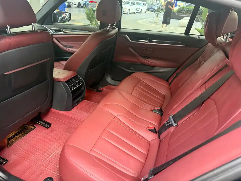 BMW 5 Series — миниатюра 11