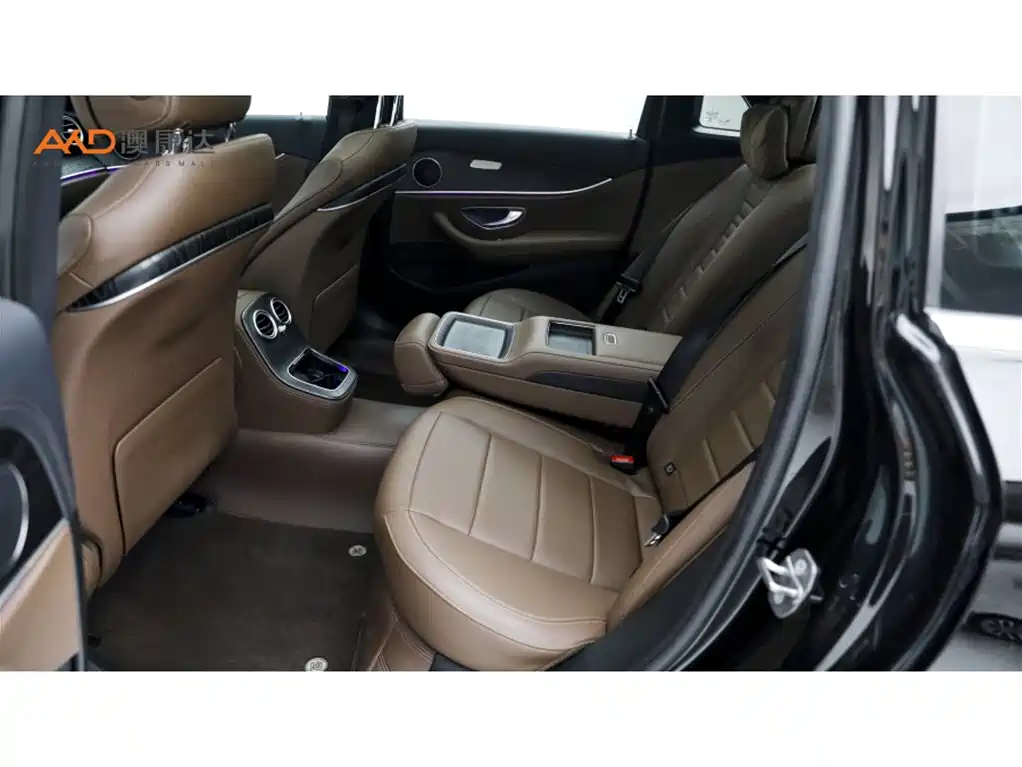 Mercedes-Benz E-Class — миниатюра 7