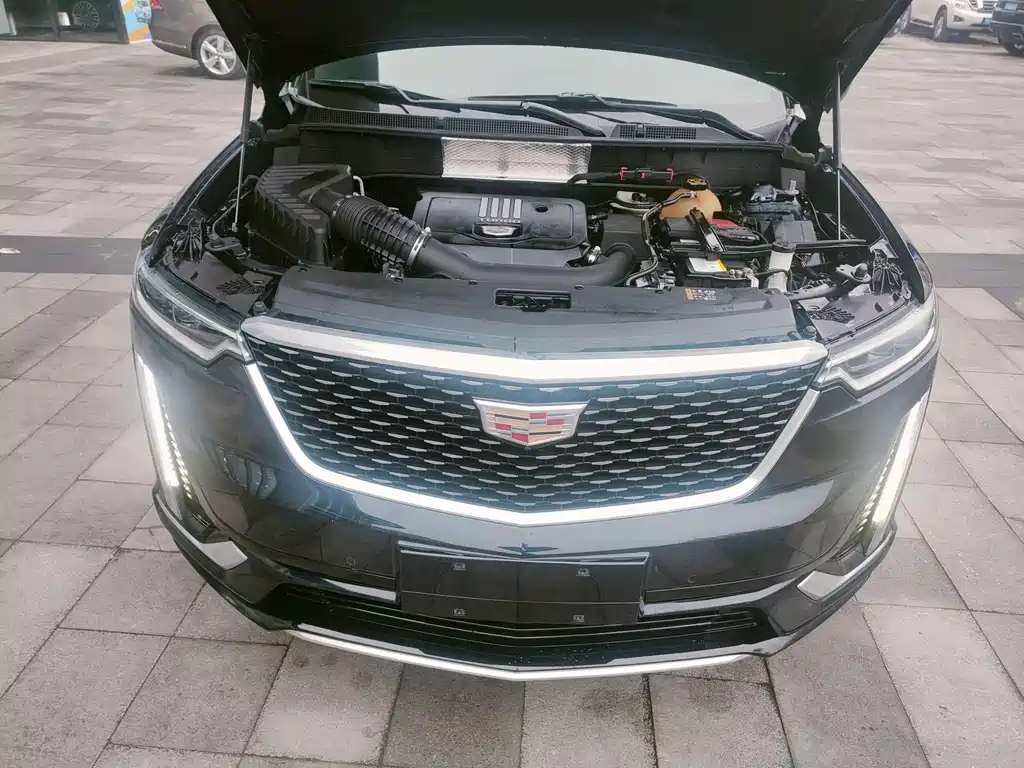CADILLAC XT6