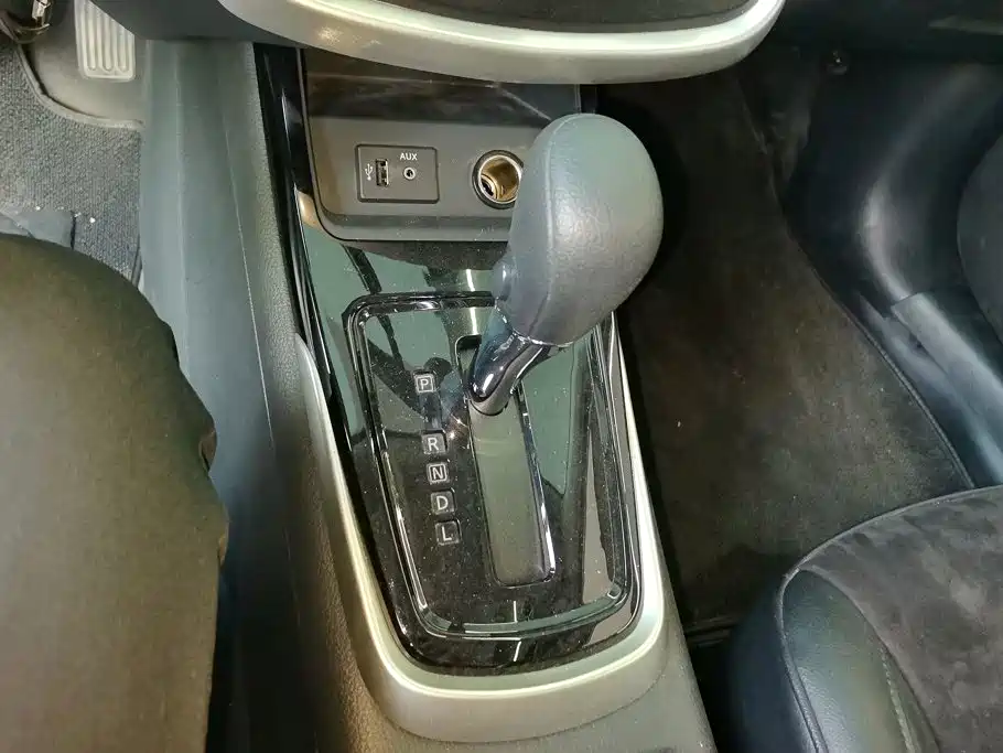 Nissan Tiida — миниатюра 16
