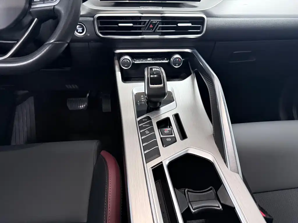Geely Binyue — миниатюра 13