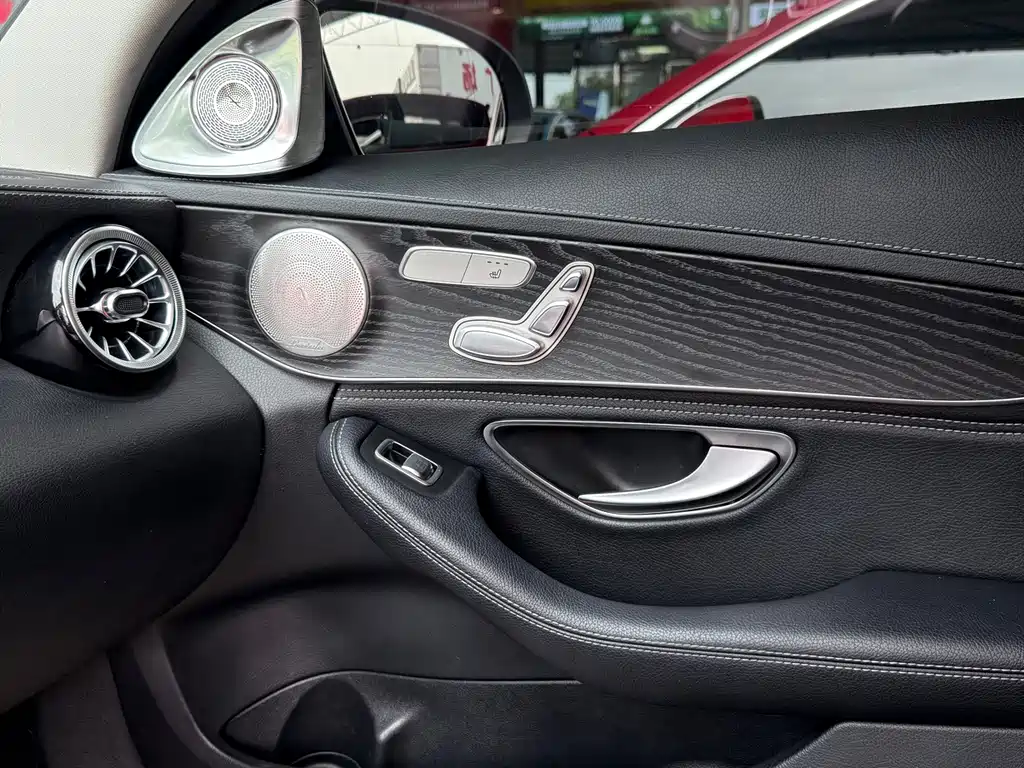 Mercedes-Benz C-Class — миниатюра 13